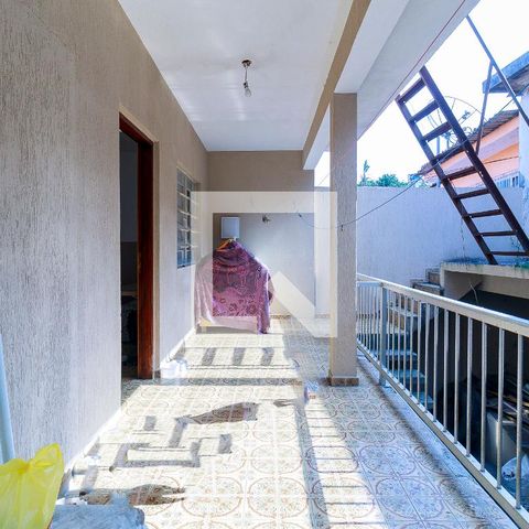 Casa à venda com 340m², 3 quartos e 6 vagas Casa à venda com 340m², 3 quartos e 6 vagasQuarto 2 - Varanda