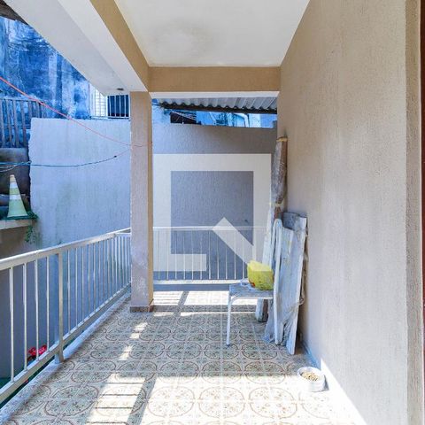 Casa à venda com 340m², 3 quartos e 6 vagas Casa à venda com 340m², 3 quartos e 6 vagasQuarto 2 - Varanda