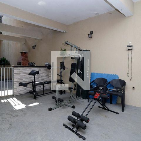 Casa à venda com 340m², 3 quartos e 6 vagas Casa à venda com 340m², 3 quartos e 6 vagasQuintal
