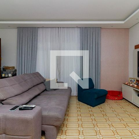 Casa à venda com 340m², 3 quartos e 6 vagas Casa à venda com 340m², 3 quartos e 6 vagasSala