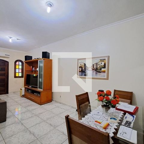 Casa à venda com 280m², 2 quartos e 2 vagasSala
