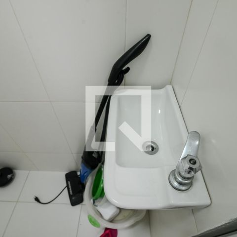 Casa à venda com 200m², 4 quartos e 2 vagasBanheiro de Serviço
