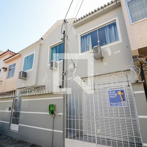 Casa à venda com 200m², 4 quartos e 2 vagasFachada