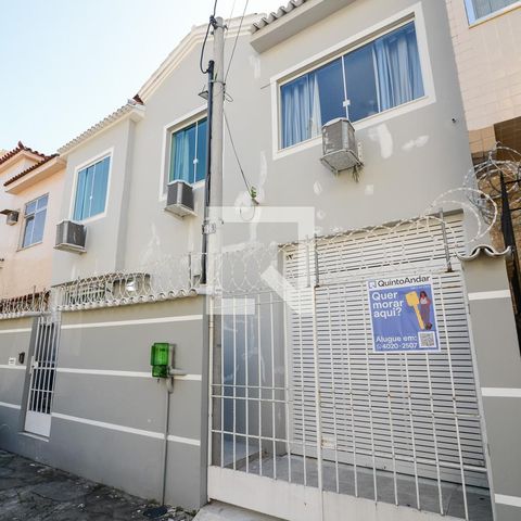 Casa à venda com 200m², 4 quartos e 2 vagasFachada