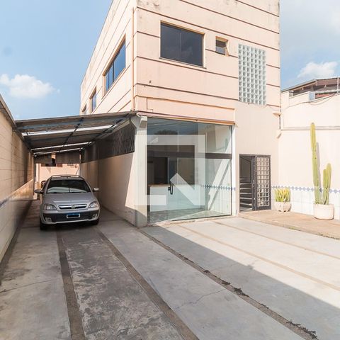 Casa para alugar com 350m², 2 quartos e 10 vagasGaragem/Fachada Salão Comercial