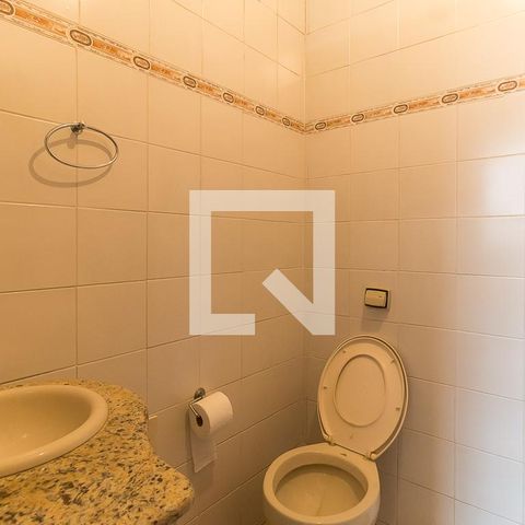 Casa para alugar com 350m², 2 quartos e 10 vagasBanheiro de Serviço