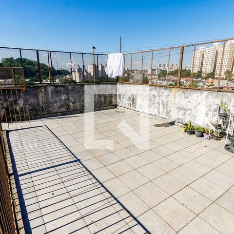 Casa à venda com 300m², 3 quartos e 4 vagas Casa à venda com 300m², 3 quartos e 4 vagasQuintal - sacada