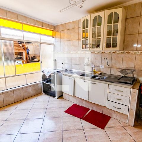 Casa à venda com 300m², 3 quartos e 4 vagas Casa à venda com 300m², 3 quartos e 4 vagasCozinha - Armários