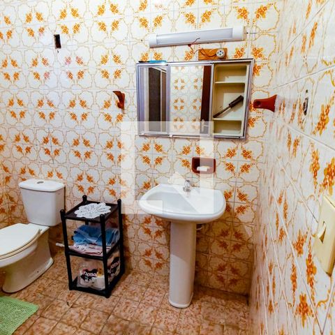 Casa à venda com 300m², 3 quartos e 4 vagas Casa à venda com 300m², 3 quartos e 4 vagasBanheiro Corredor