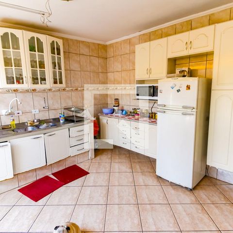 Casa à venda com 300m², 3 quartos e 4 vagas Casa à venda com 300m², 3 quartos e 4 vagasCozinha - Armários