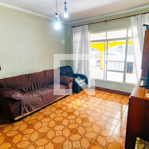 Casa à venda com 300m², 3 quartos e 4 vagas Casa à venda com 300m², 3 quartos e 4 vagasSala
