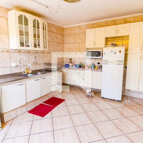 Casa à venda com 300m², 3 quartos e 4 vagas Casa à venda com 300m², 3 quartos e 4 vagasCozinha - Armários