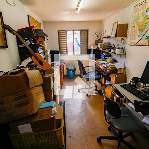 Casa à venda com 300m², 3 quartos e 4 vagas Casa à venda com 300m², 3 quartos e 4 vagasEscritório