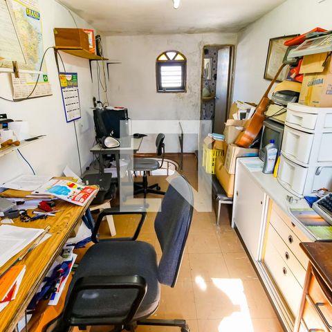 Casa à venda com 300m², 3 quartos e 4 vagas Casa à venda com 300m², 3 quartos e 4 vagasEscritório