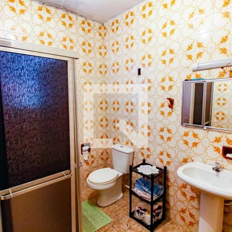 Casa à venda com 300m², 3 quartos e 4 vagas Casa à venda com 300m², 3 quartos e 4 vagasBanheiro Corredor