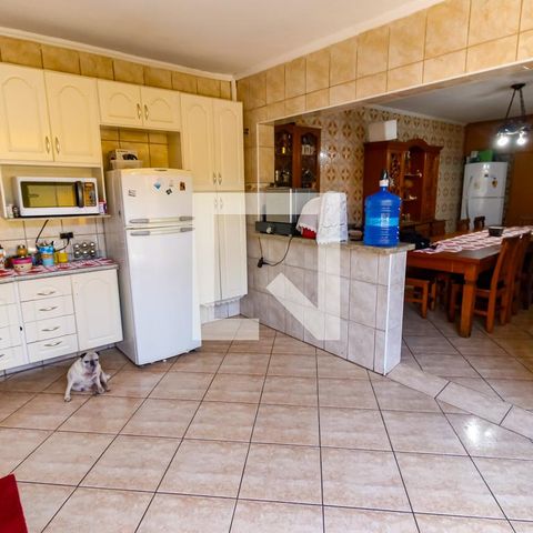 Casa à venda com 300m², 3 quartos e 4 vagas Casa à venda com 300m², 3 quartos e 4 vagasCozinha - Armários