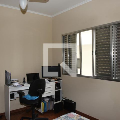 Casa à venda com 290m², 4 quartos e 2 vagasSuíte 3