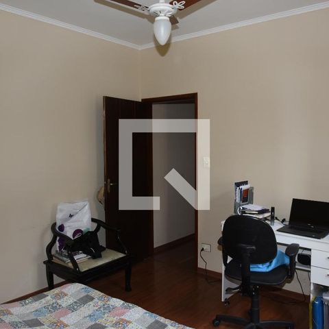 Casa à venda com 290m², 4 quartos e 2 vagasSuíte 3