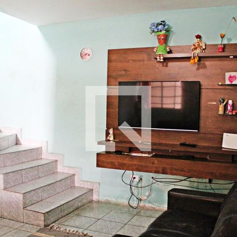 Casa à venda com 202m², 2 quartos e 2 vagasSala