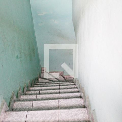 Casa à venda com 202m², 2 quartos e 2 vagasEscada