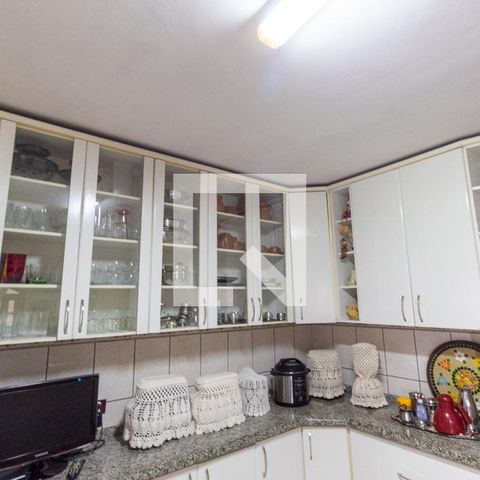 Casa à venda com 428m², 7 quartos e 4 vagasCozinha - Armários