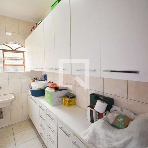 Casa à venda com 440m², 7 quartos e 6 vagas Casa à venda com 440m², 7 quartos e 6 vagasLavanderia
