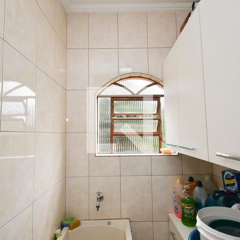 Casa à venda com 440m², 7 quartos e 6 vagas Casa à venda com 440m², 7 quartos e 6 vagasLavanderia
