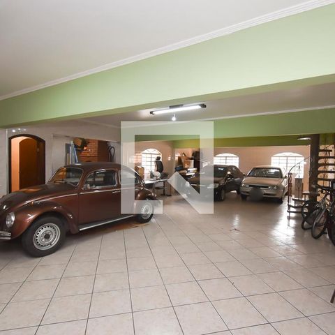 Casa à venda com 440m², 7 quartos e 6 vagas Casa à venda com 440m², 7 quartos e 6 vagasGaragem