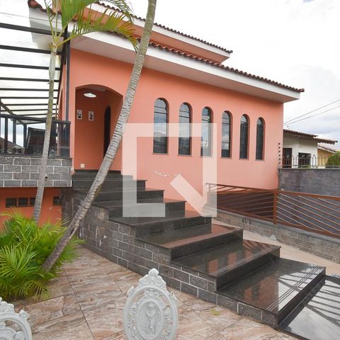 Casa à venda com 440m², 7 quartos e 6 vagas Casa à venda com 440m², 7 quartos e 6 vagasÁrea externa