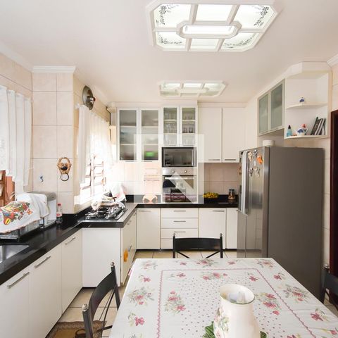 Casa à venda com 440m², 7 quartos e 6 vagas Casa à venda com 440m², 7 quartos e 6 vagasCozinha