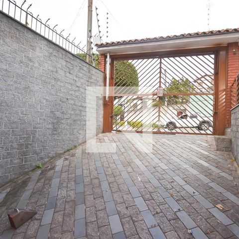 Casa à venda com 440m², 7 quartos e 6 vagas Casa à venda com 440m², 7 quartos e 6 vagasGaragem