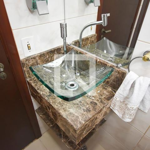 Casa à venda com 440m², 7 quartos e 6 vagas Casa à venda com 440m², 7 quartos e 6 vagasLavabo