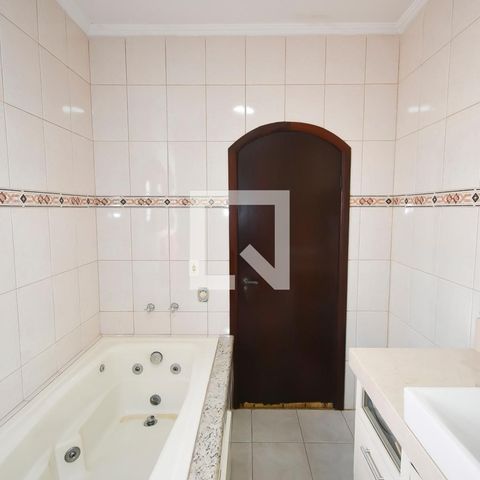Casa à venda com 440m², 7 quartos e 6 vagas Casa à venda com 440m², 7 quartos e 6 vagasBanheiro da Suíte 1