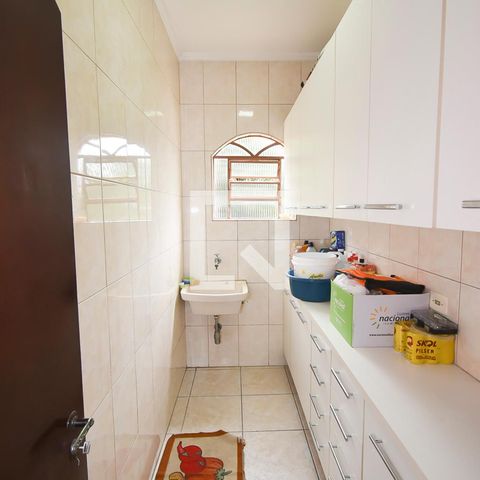 Casa à venda com 440m², 7 quartos e 6 vagas Casa à venda com 440m², 7 quartos e 6 vagasLavanderia
