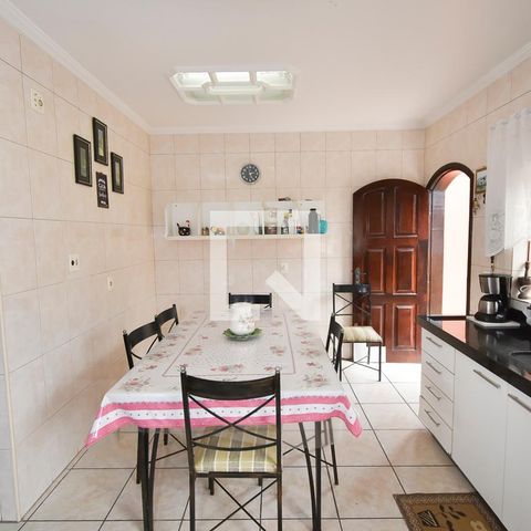 Casa à venda com 440m², 7 quartos e 6 vagas Casa à venda com 440m², 7 quartos e 6 vagasCozinha