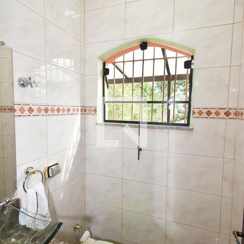 Casa à venda com 440m², 7 quartos e 6 vagas Casa à venda com 440m², 7 quartos e 6 vagasLavabo