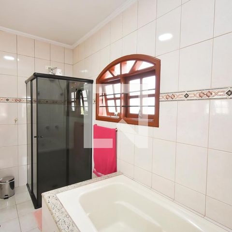 Casa à venda com 440m², 7 quartos e 6 vagas Casa à venda com 440m², 7 quartos e 6 vagasBanheiro da Suíte 1