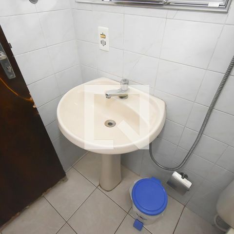 Casa à venda com 440m², 7 quartos e 6 vagas Casa à venda com 440m², 7 quartos e 6 vagasBanheiro 2