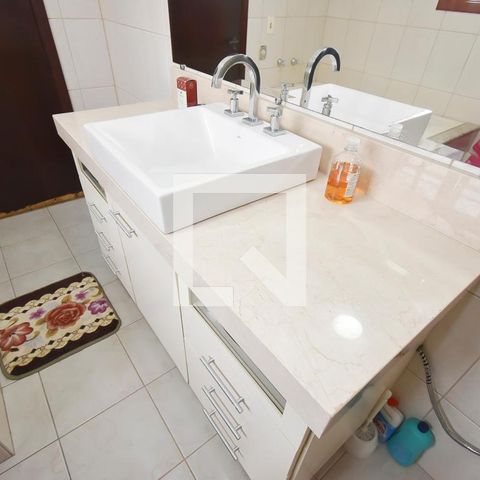 Casa à venda com 440m², 7 quartos e 6 vagas Casa à venda com 440m², 7 quartos e 6 vagasBanheiro da Suíte 1