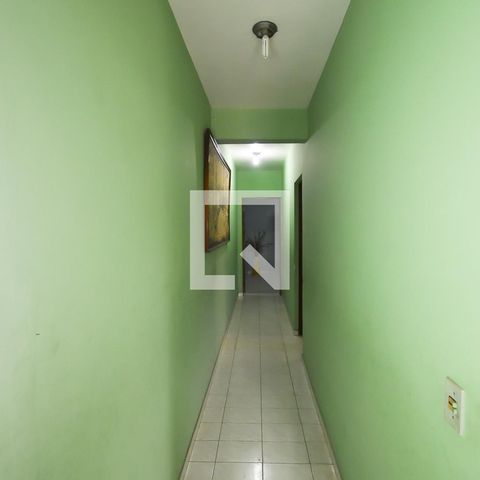 Casa à venda com 440m², 7 quartos e 6 vagas Casa à venda com 440m², 7 quartos e 6 vagasCorredor
