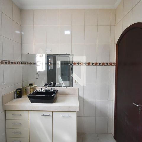 Casa à venda com 440m², 7 quartos e 6 vagas Casa à venda com 440m², 7 quartos e 6 vagasBanheiro 1