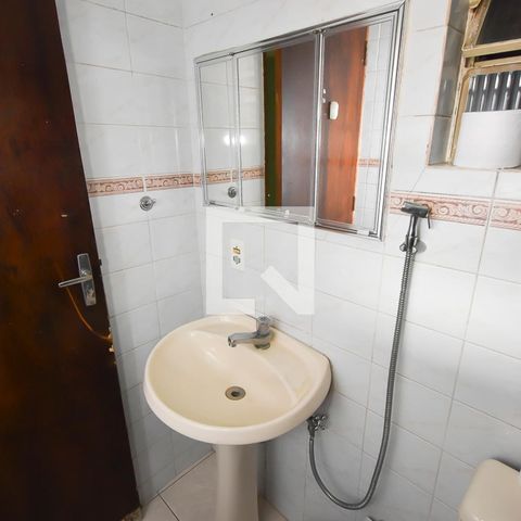 Casa à venda com 440m², 7 quartos e 6 vagas Casa à venda com 440m², 7 quartos e 6 vagasBanheiro 2
