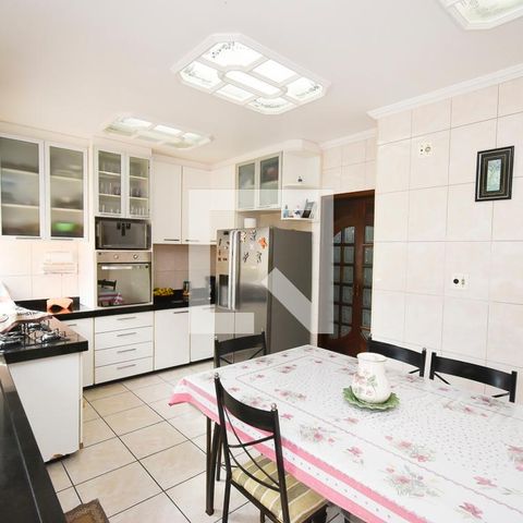 Casa à venda com 440m², 7 quartos e 6 vagas Casa à venda com 440m², 7 quartos e 6 vagasCozinha