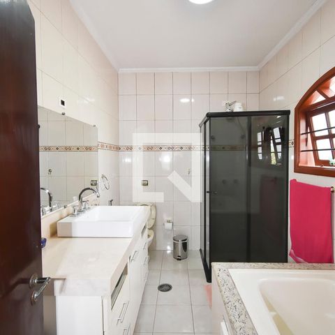Casa à venda com 440m², 7 quartos e 6 vagas Casa à venda com 440m², 7 quartos e 6 vagasBanheiro da Suíte 1
