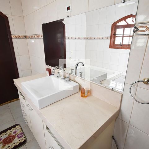Casa à venda com 440m², 7 quartos e 6 vagas Casa à venda com 440m², 7 quartos e 6 vagasBanheiro da Suíte 1