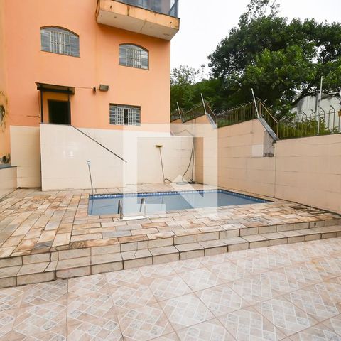 Casa à venda com 440m², 7 quartos e 6 vagas Casa à venda com 440m², 7 quartos e 6 vagasÁrea externa