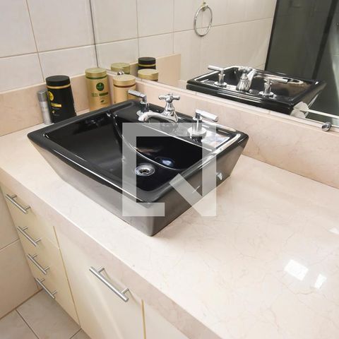 Casa à venda com 440m², 7 quartos e 6 vagas Casa à venda com 440m², 7 quartos e 6 vagasBanheiro 1