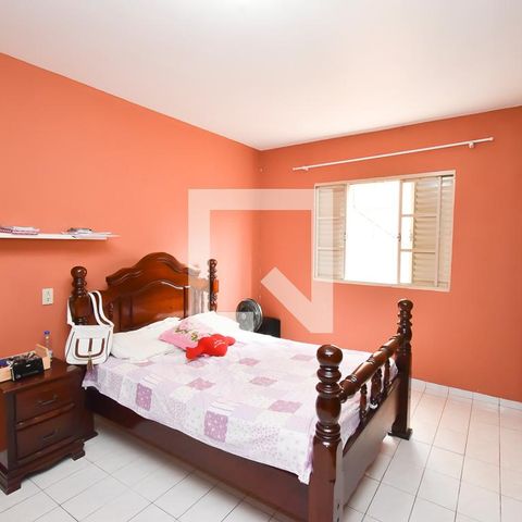 Casa à venda com 440m², 7 quartos e 6 vagas Casa à venda com 440m², 7 quartos e 6 vagasQuarto 4