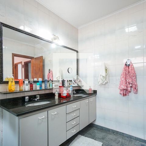 Casa à venda com 313m², 3 quartos e 4 vagasBanheiro da suíte 01