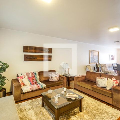 Casa à venda com 313m², 3 quartos e 4 vagasSala de estar